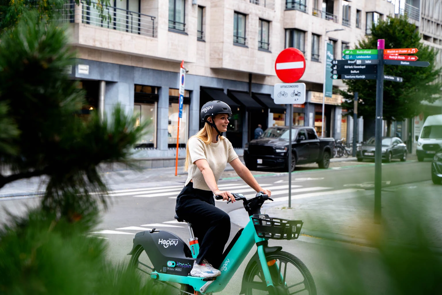 Hoppy’s world: shared mobility in the city